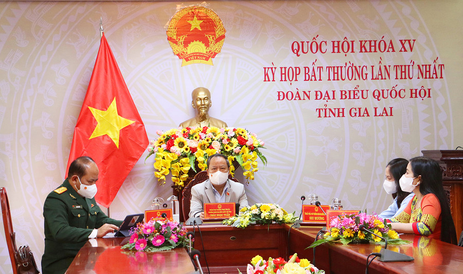 Đại biểu Quốc hội tỉnh tham dự phiên bế mạc kỳ họp bất thường lần thứ nhất Quốc hội khóa XV tại điểm cầu Gia Lai. Ảnh: Quang Tấn Quang cảnh phiên bế mạc kỳ họp bất thường lần thứ nhất Quốc hội khóa XV phía đầu cầu Gia Lai. Ảnh: Quang Tấn