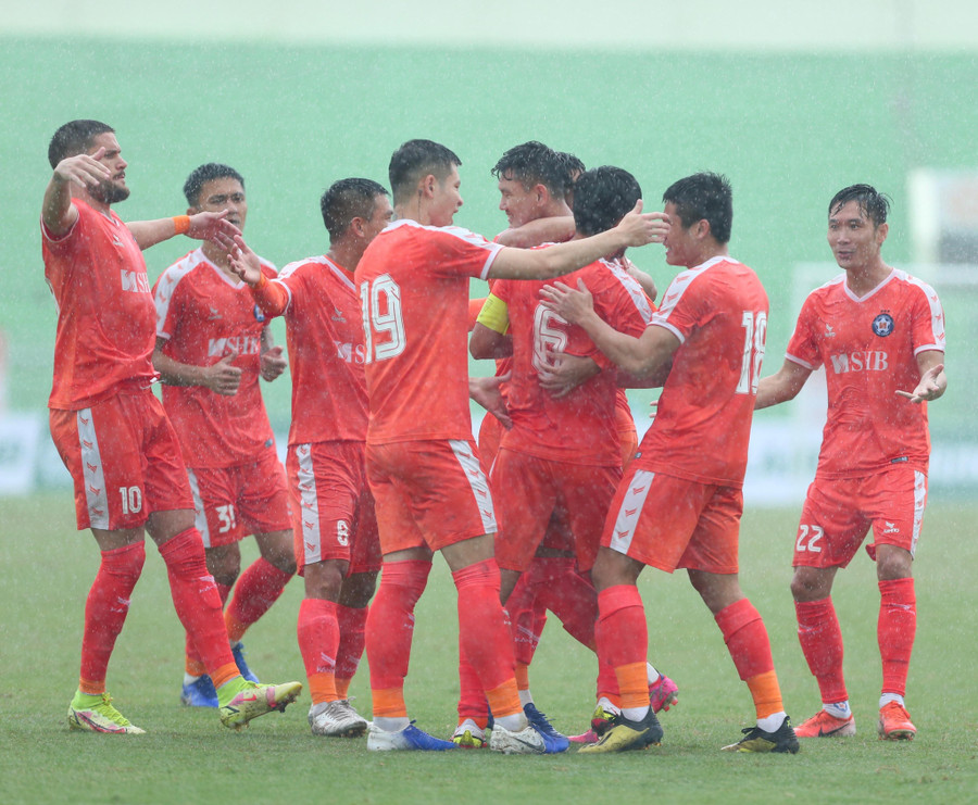  Các cầu thủ Đà Nẵng mừng chiến thắng. Ảnh: Ngọc Linh