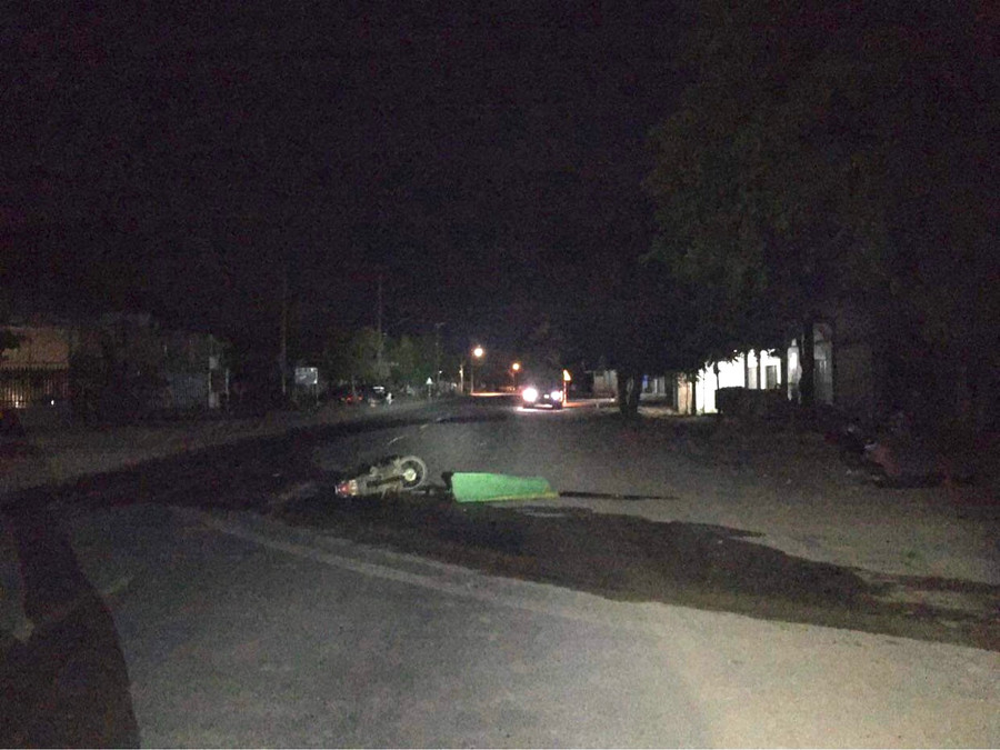 Hiện trường vụ tai nạn giao thông khiến nam thanh niên tử vong. Ảnh: Văn Tiến