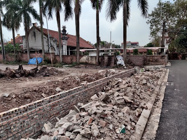 Gần đây, báo chí phản ánh việc khuôn viên chùa Vàng bị đập tường, chặt cây và xây thụt lùi vào phía trong. Cơ quan chức năng đã vào cuộc xử lý. (Ảnh: PV/Vietnam+)