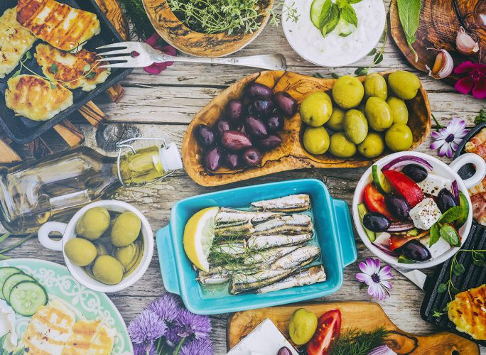 Bằng chứng mới cho thấy việc tuân thủ chế độ ăn Địa Trung Hải có thể giúp chống lại một bệnh gan phổ biến: bệnh gan nhiễm mỡ. Ảnh: Shutterstock