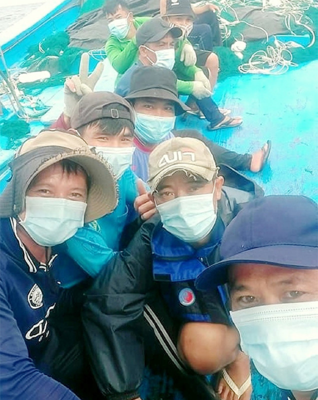 Nụ cười bội thu trên biển.