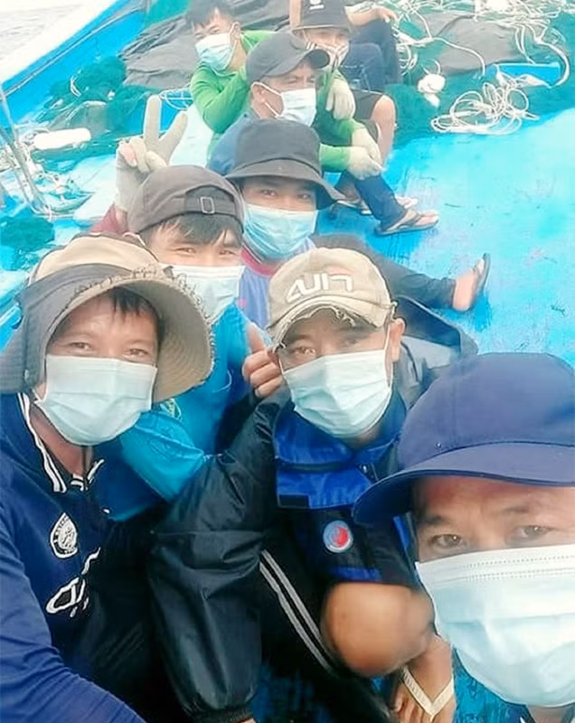 Nụ cười bội thu trên biển.