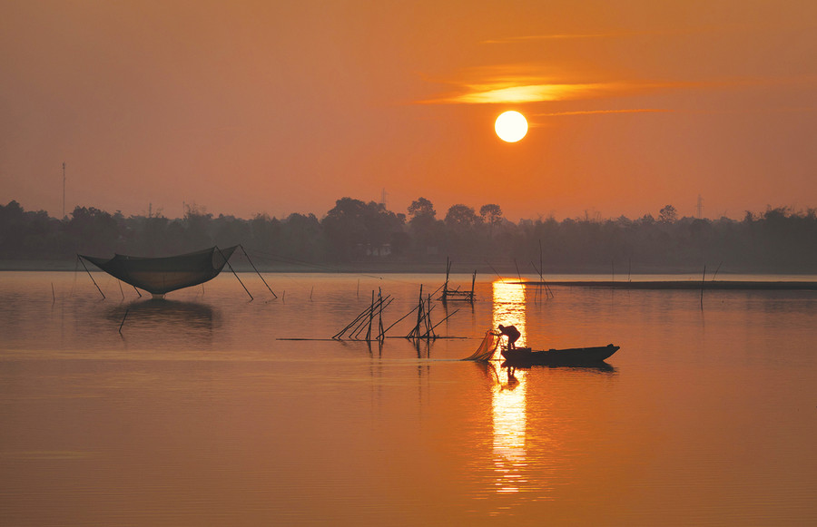 Bình minh trên Biển Hồ. Ảnh: Phan Nguyên Bình minh trên Biển Hồ. Ảnh: Phan Nguyên