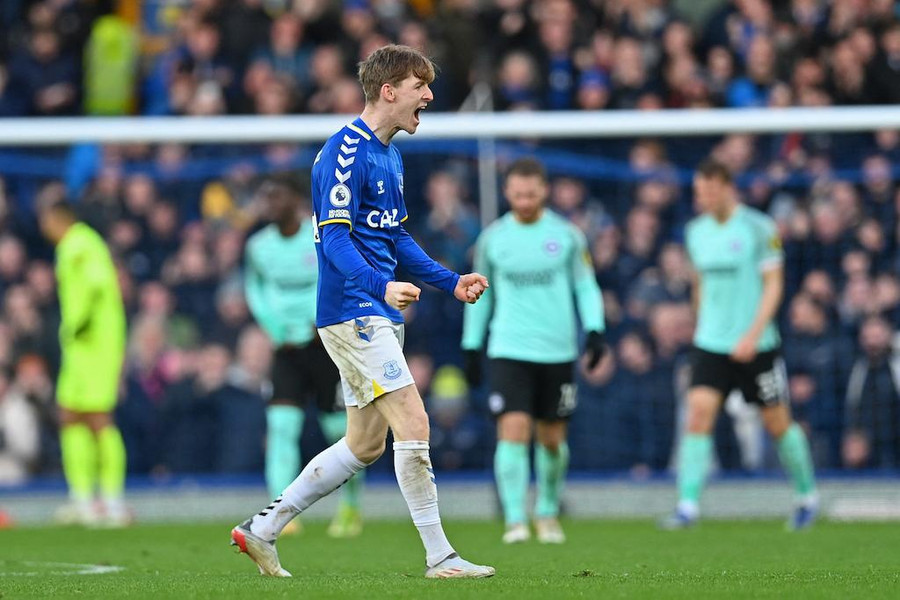 Gordon thắp lại hy vọng mong manh cho Everton nhưng bất thành. Ảnh: AFP