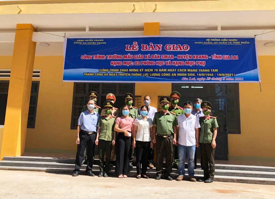 Lễ bàn giao các hạng mục công trình tại Trường Mẫu giáo Đak Smar. Ảnh: Lê Anh Lễ bàn giao các hạng mục công trình tại trường mẫu giáo Đak Smar. Ảnh: Lê Anh