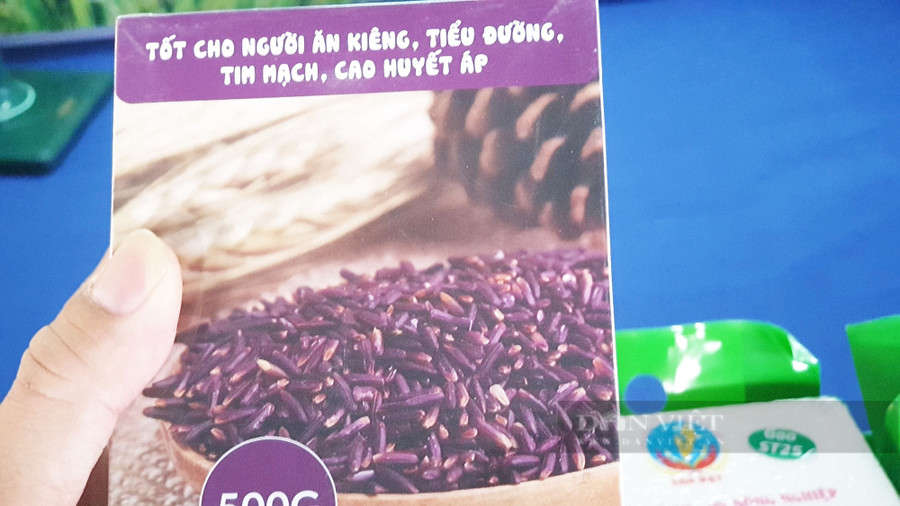 Gạo chuyên dùng cho người ăn kiêng, tiểu đường, tim mạch, cao huyết áp. (Ảnh: Huỳnh Xây)