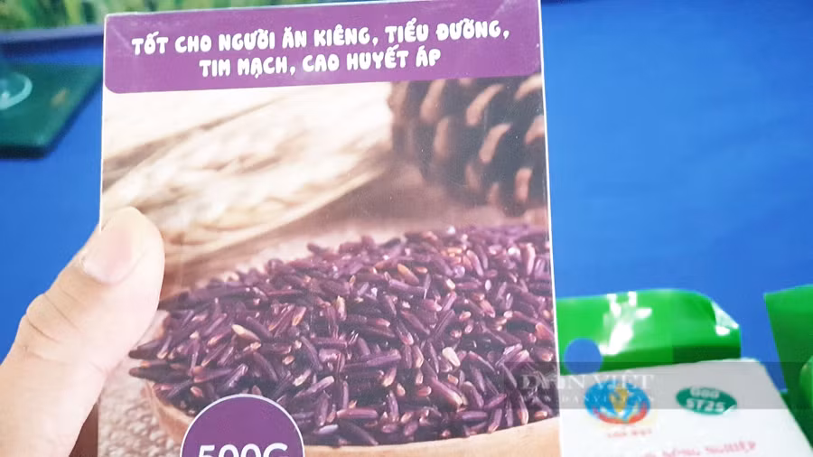 Gạo chuyên dùng cho người ăn kiêng, tiểu đường, tim mạch, cao huyết áp. (Ảnh: Huỳnh Xây) Gạo chuyên dùng cho người ăn kiêng, tiểu đường, tim mạch, cao huyết áp. (Ảnh: Huỳnh Xây)