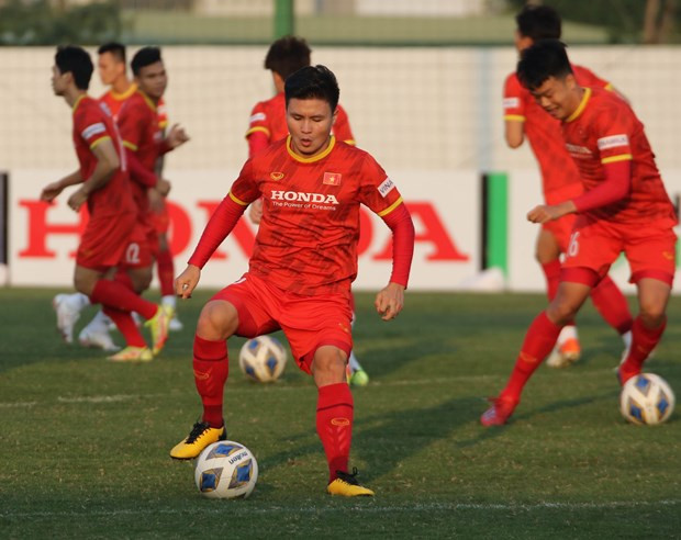 Đội tuyển Việt Nam không ngại việc thi đấu xa nhà, hẹn chung vui ăn Tết muộn bên gia đình nhỏ. Ảnh: VFF