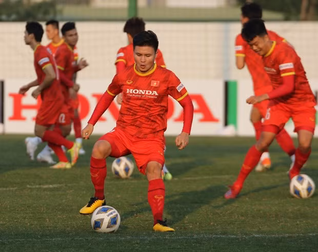 Đội tuyển Việt Nam không ngại việc thi đấu xa nhà, hẹn chung vui ăn Tết muộn bên gia đình nhỏ. Ảnh: VFF