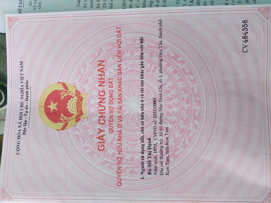 Sổ đỏ giả do bà Hạnh đứng tên. Ảnh: Đức Nhật Sổ đỏ giả do bà Hạnh đứng tên. Ảnh: Đức Nhật