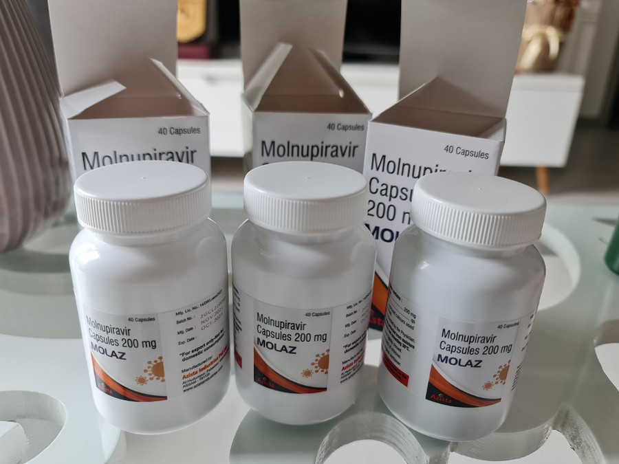 Thuốc kháng vi rút Molnupiravir được mua bán trên mạng xã hội. Ảnh: Duy Tính Thuốc kháng vi rút Molnupiravir được mua bán trên mạng xã hội. Ảnh: Duy Tính