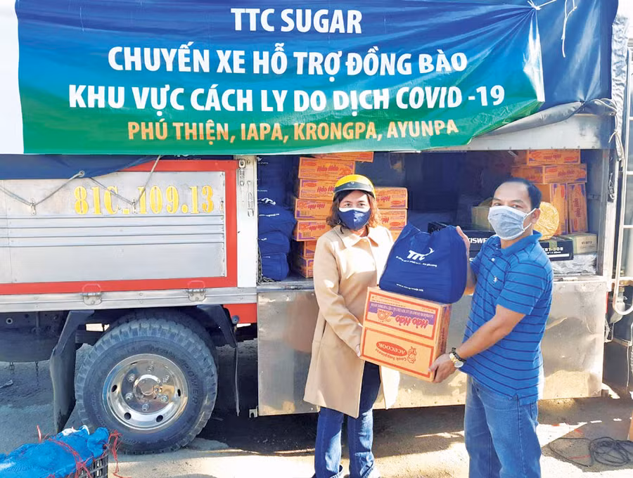 TTC Gia Lai hỗ trợ người dân khu vực cách ly do dịch Covid-19 tại 4 huyện, thị xã phía Đông Nam tỉnh. Ảnh: Bảo Trang