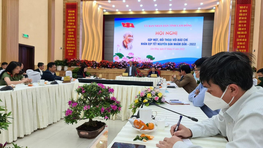 Buổi gặp gỡ, đối thoại với báo chí. Ảnh: Lâm Viên