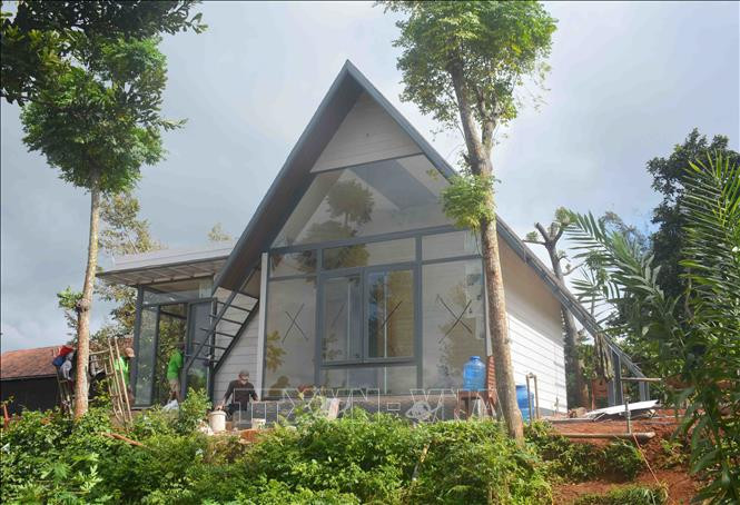 Một khu du lịch tại thành phố Buôn Ma Thuột xây mới homestay để phục vụ du khách trong dịp Tết.