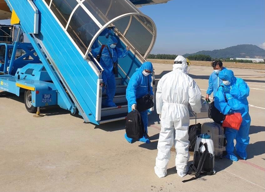 Hàng trăm chuyến bay giải cứu đã được thực hiện trong 2 năm qua. Ảnh: NVA.