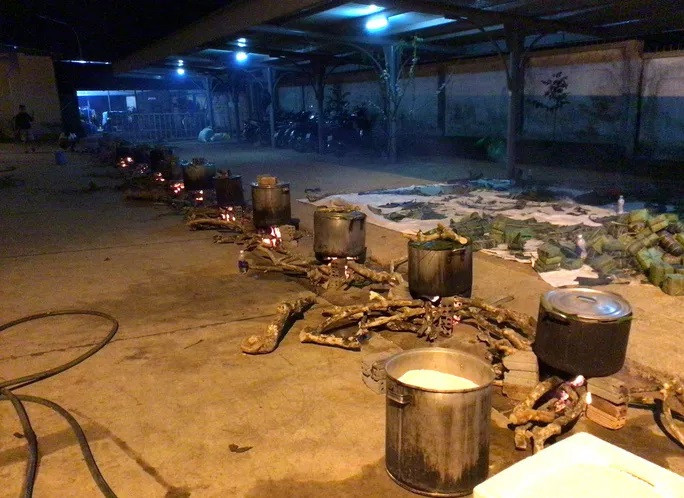 Những nồi bánh chưng nấu tại Trung tâm Y tế huyện Krông Búk