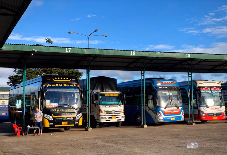 Sở Giao thông-Vận tải yêu cầu các bến xe khách tăng cường giám sát việc thực hiện lắp camera của các phương tiện xe khách khi ra vào bến. Ảnh: Lê Hòa