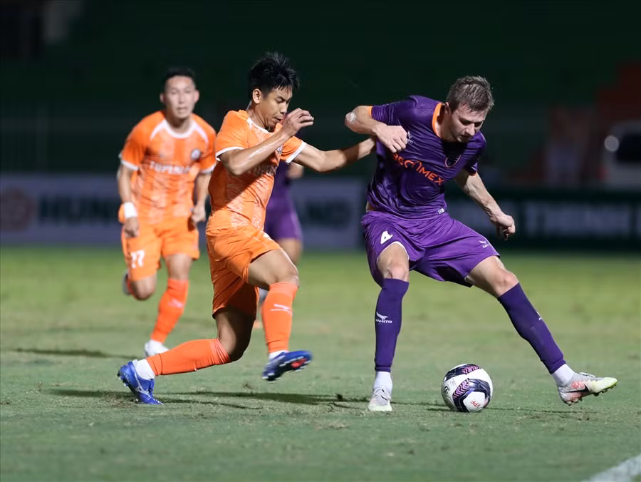 Bình Định cho thấy họ cần thời gian để kết hợp những nhân tố mới với những cầu thủ cũ. Ảnh: T.H