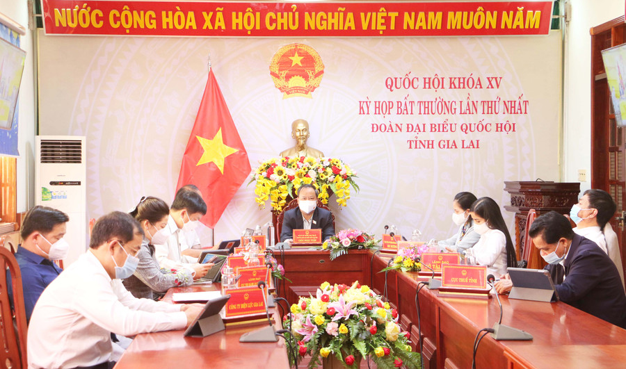 Quang cảnh kỳ họp tại đầu cầu Gia Lai. Ảnh: Quang Tấn