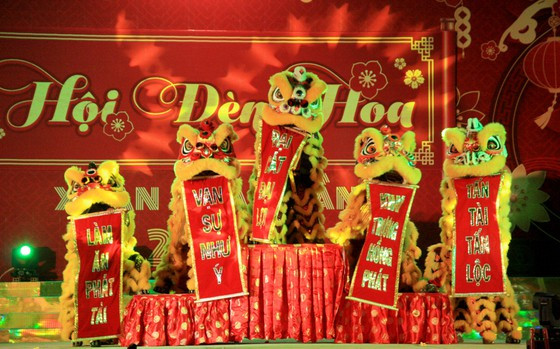 Tiết mục múa lân chúc phúc đặc sắc