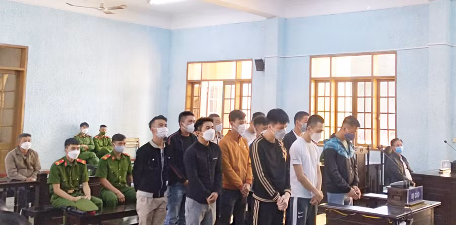  Các bị cáo tại phiên tòa. Ảnh: R’Ô HOK