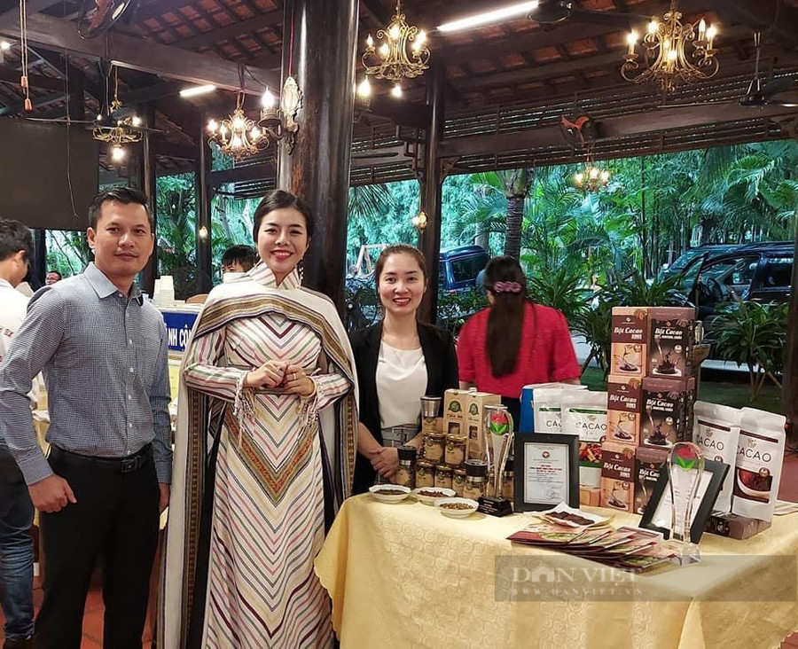 Các sản phẩm được chế biến từ ca cao của Công ty TNHH Nam Trường Sơn được giới thiệu đến các hội chợ thương mại trên địa bàn tỉnh Đắk Lắk. Ảnh: NVCC