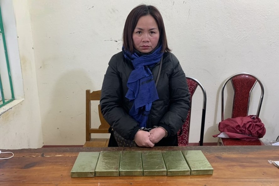 Bắt giữ nữ giáo viên mua bán ma túy tại Cao Bằng. Ảnh: CATK