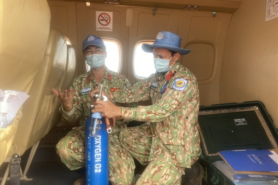 Bệnh viện Dã chiến cấp 2 số 3 Việt Nam đã cấp cứu, vận chuyển thành công ca COVID-19 nặng ở Nam Sudan. Ảnh: BVDC 2.3