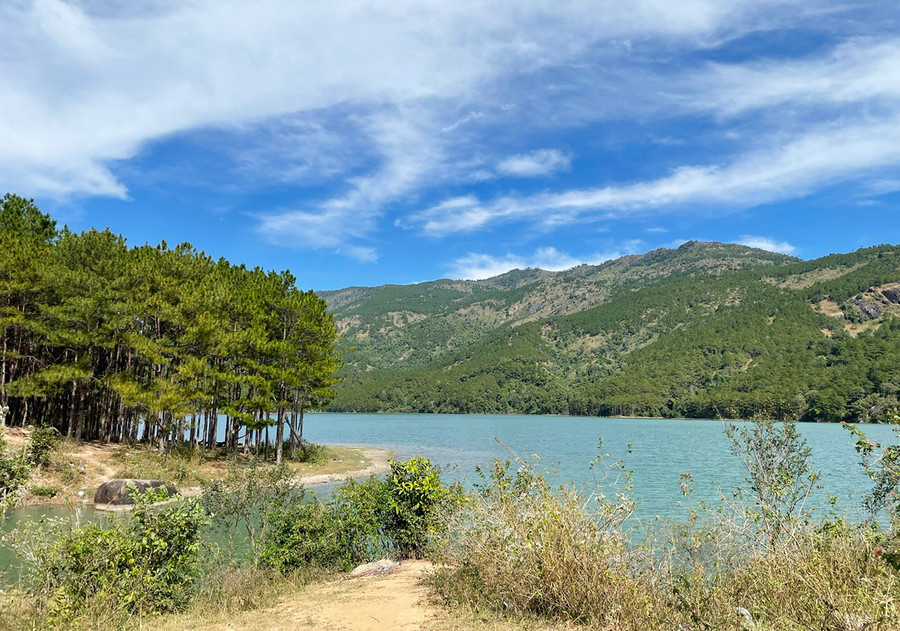 Phong cảnh đập Tân Sơn (xã Nghĩa Hưng, huyện Chư Păh). Ảnh: Lam Nguyên Đập Tân Sơn (xã Nghĩa Hưng, huyện Chư Pah) là điểm đến được nhiều du khách trong tỉnh chọn làm điểm đến thời gian gần đây. Ảnh: Lam Nguyên