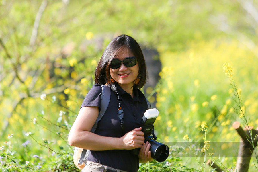 Cung đường đầy hoa thu hút rất nhiều khách du lịch đến khám phá và chụp ảnh checkin, lưu giữ những kỷ niệm.