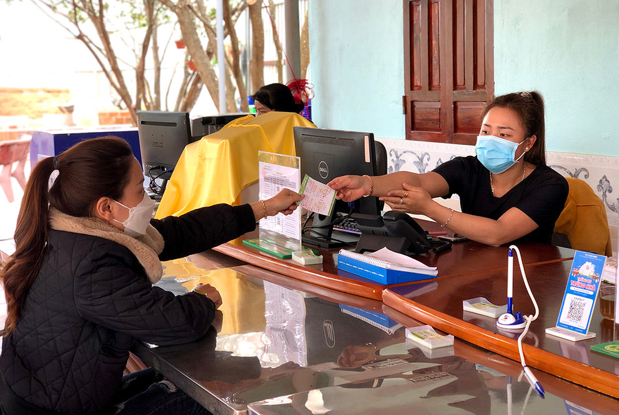 Mức phụ thu vé Tết Nguyên đán Nhâm Dần 2022 áp dụng từ 40-60% đối với các tuyến liên tỉnh cự ly dài, các tuyến ngắn được khuyến khích không phụ thu nhằm chia sẻ khó khăn với người dân. Ảnh: Lê Hòa