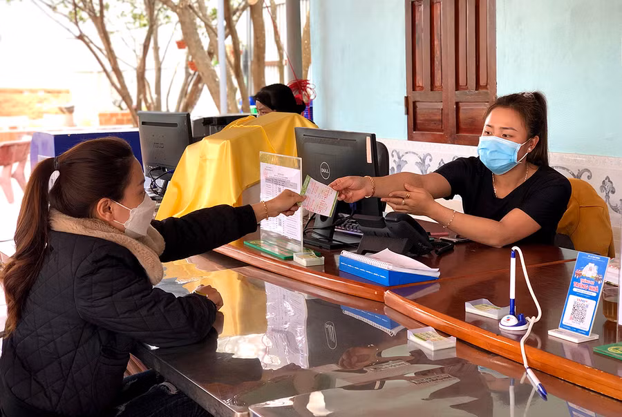 Mức phụ thu vé Tết Nguyên đán Nhâm Dần 2022 áp dụng từ 40-60% đối với các tuyến liên tỉnh cự ly dài, các tuyến ngắn được khuyến khích không phụ thu nhằm chia sẻ khó khăn với người dân. Ảnh: Lê Hòa