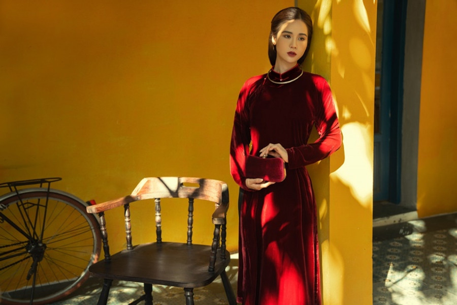 Vẻ đẹp của Huyền Lizzie khi mặc áo dài duyên dáng trong ngày đầu năm mới 2022. Ảnh: FBNV