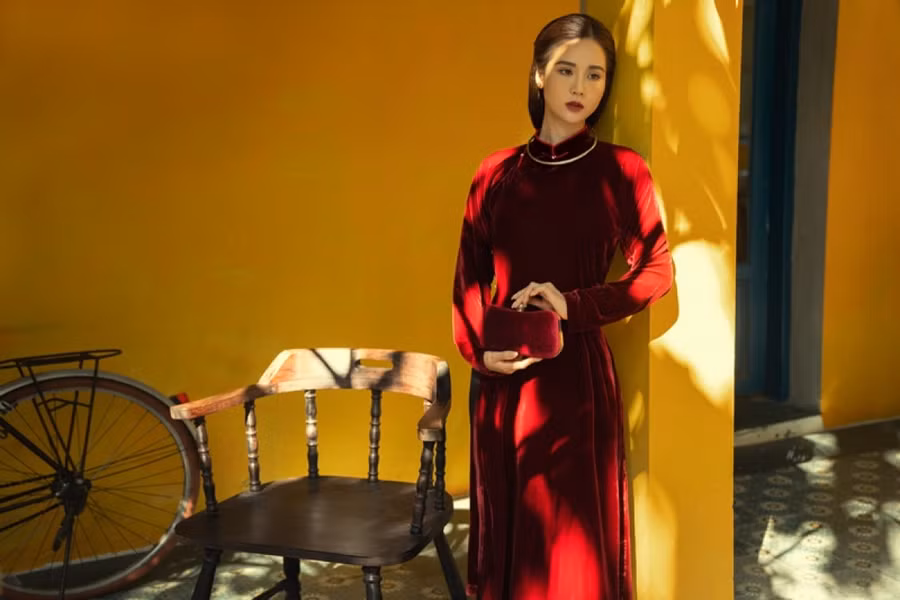 Vẻ đẹp của Huyền Lizzie khi mặc áo dài duyên dáng trong ngày đầu năm mới 2022. Ảnh: FBNV