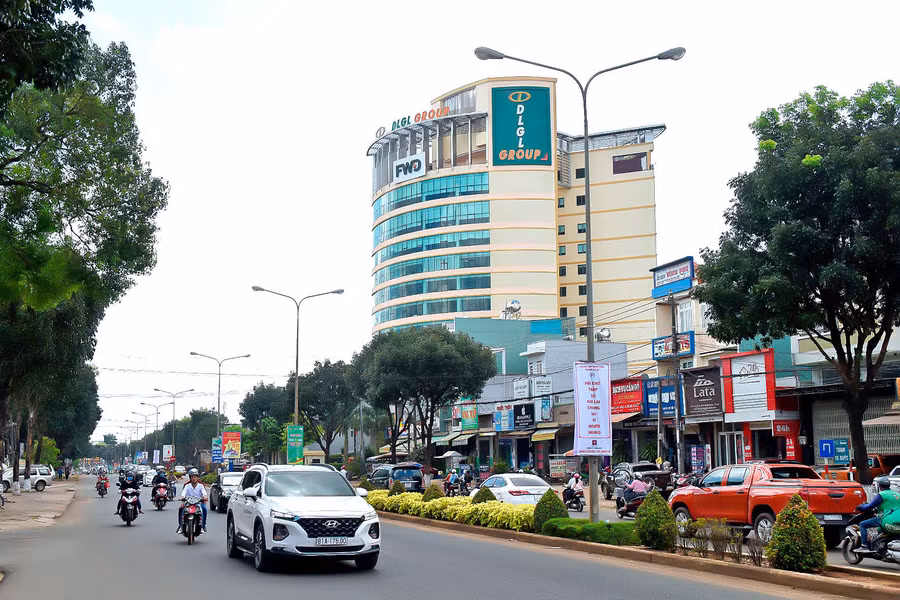 Đường Lê Duẩn (TP. Pleiku) hôm nay. Ảnh: Đức Thụy