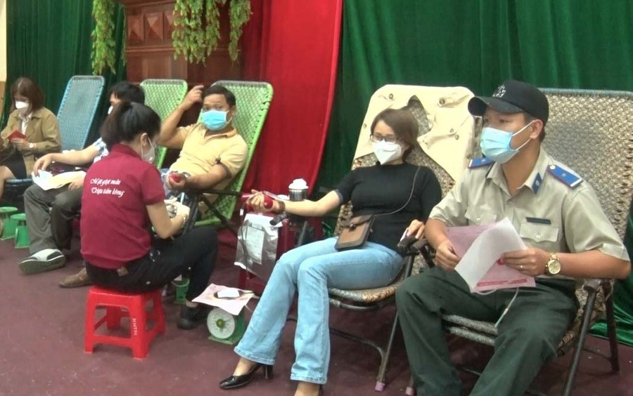 Huyện Kbang tổ chức lễ phát động hiến máu tình nguyện đợt 1 năm 2022, thu hút 700 người tham gia. Ảnh: Ngọc Minh