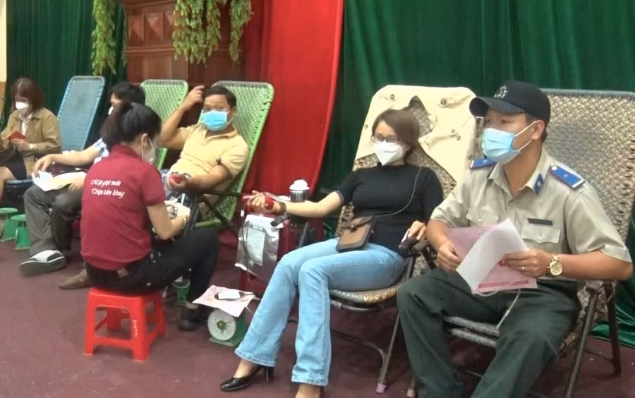 Huyện Kbang tổ chức lễ phát động hiến máu tình nguyện đợt 1 năm 2022, thu hút 700 người tham gia. Ảnh: Ngọc Minh