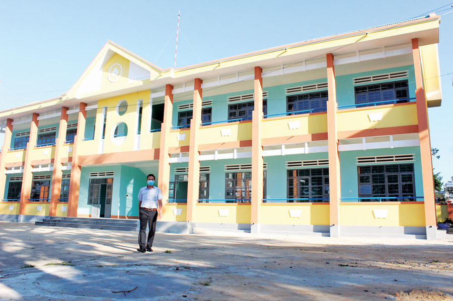 Trường Tiểu học và THCS Nguyễn Du (xã Cư An) được xây mới khang trang.