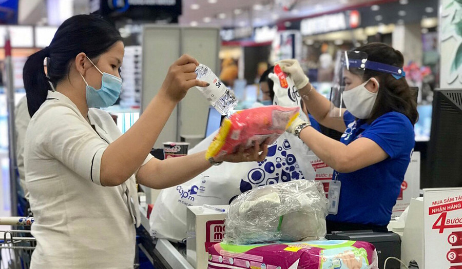 Cuộc vận động “Người Việt Nam ưu tiên dùng hàng Việt Nam” trong tình hình mới nhằm góp phần khơi dậy tinh thần yêu nước và ý chí tự lực, tự cường. Ảnh Vũ Thảo