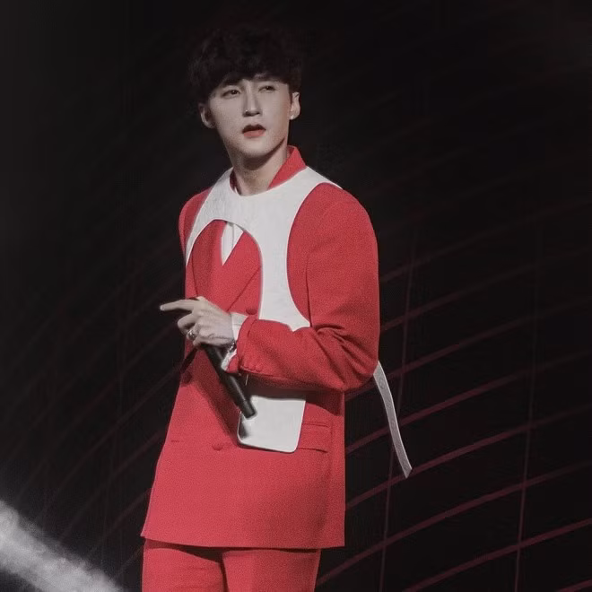 Nam ca sĩ đánh khối đậm ở mũi khiến cộng đồng mạng nghi vấn can thiệp thẩm mỹ.