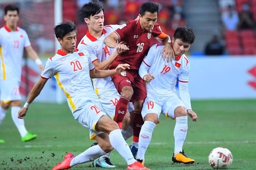 Tuyển Việt Nam thiếu những cầu thủ xuất ngoại như Chanathip. Ảnh: AFP