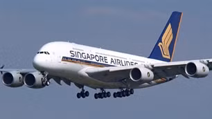 Singapore Airlines là một trong các hãng hàng không mà VinaPhone cung cấp dịch vụ điện thoại trên máy bay.