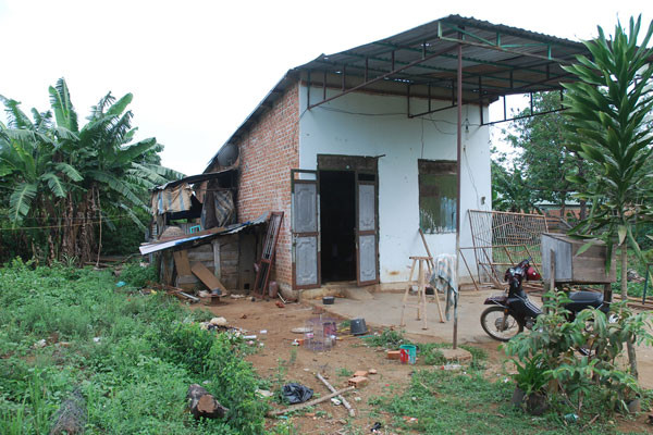 Ngôi nhà nơi tên Long đột nhập. Ảnh: Nguyễn Giác Ngôi nhà nơi tên Long đột nhập. Ảnh: Nguyễn Giác