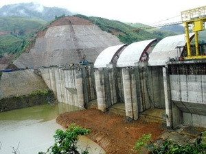 Đập chính của Thủy điện A Lưới.