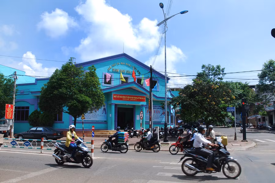 Nhà hát Đam San là rạp chiếu phim Thanh Bình xưa.