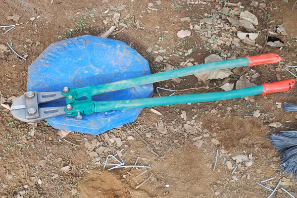 Kiềm cộng lực phương tiện tên Long dùng để cắt khóa. Ảnh: Nguyễn Giác