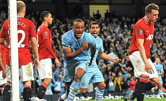 Cú đánh đầu thành bàn đem lại chiến thắng của Vincent Kompany trong trận gặp Man United ở vòng 36 đã dọn đường cho Man City vô địch NHA mùa qua Cú đánh đầu thành bàn đem lại chiến thắng của Vincent Kompany trong trận gặp Man United ở vòng 36 đã dọn đường cho Man City vô địch NHA mùa qua