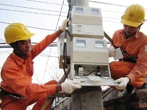 Bộ trưởng Bộ Tài chính Vương Đình Huệ vừa thay mặt Chính phủ báo cáo về vấn đề giá điện trong dự thảo luật giá để Ủy ban thường vụ Quốc hội trình Quốc hội tại Kỳ họp thứ 3 (Quốc hội khóa XIII). Theo đó, Nhà nước sẽ định giá cụ thể đối với giá truyền tải, giá dịch vụ phụ trợ hệ thống điện, còn lại giá phát điện, giá bán buôn, bán lẻ bình quân được đề nghị chỉ quy định khung giá.