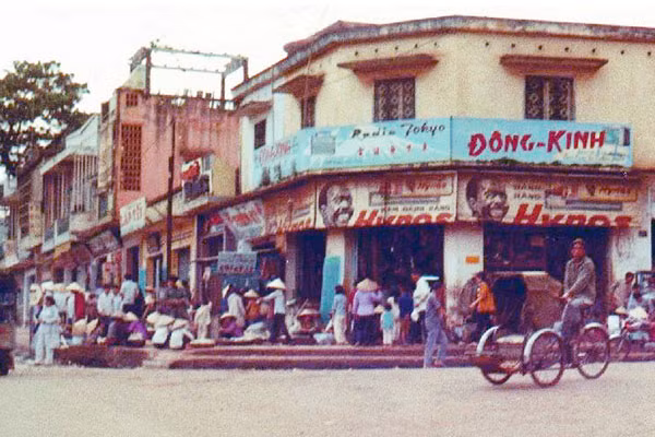 Đường Hoàng Diệu nay là đường Hùng Vương đoạn gần vòng xoay Diệp Kính.